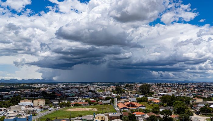  Nova frente fria marca o retorno das tempestades ao Paraná, prevê o Simepar